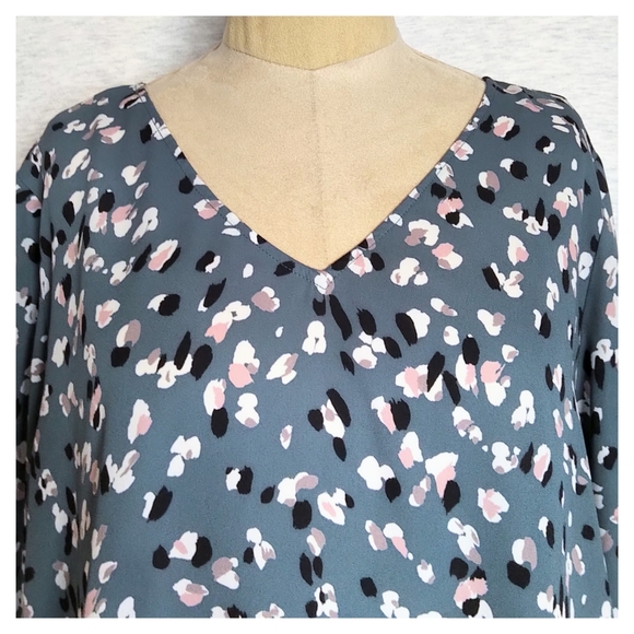 Collective Concepts V Neck Tunic Blouse - Picture 2 of 6